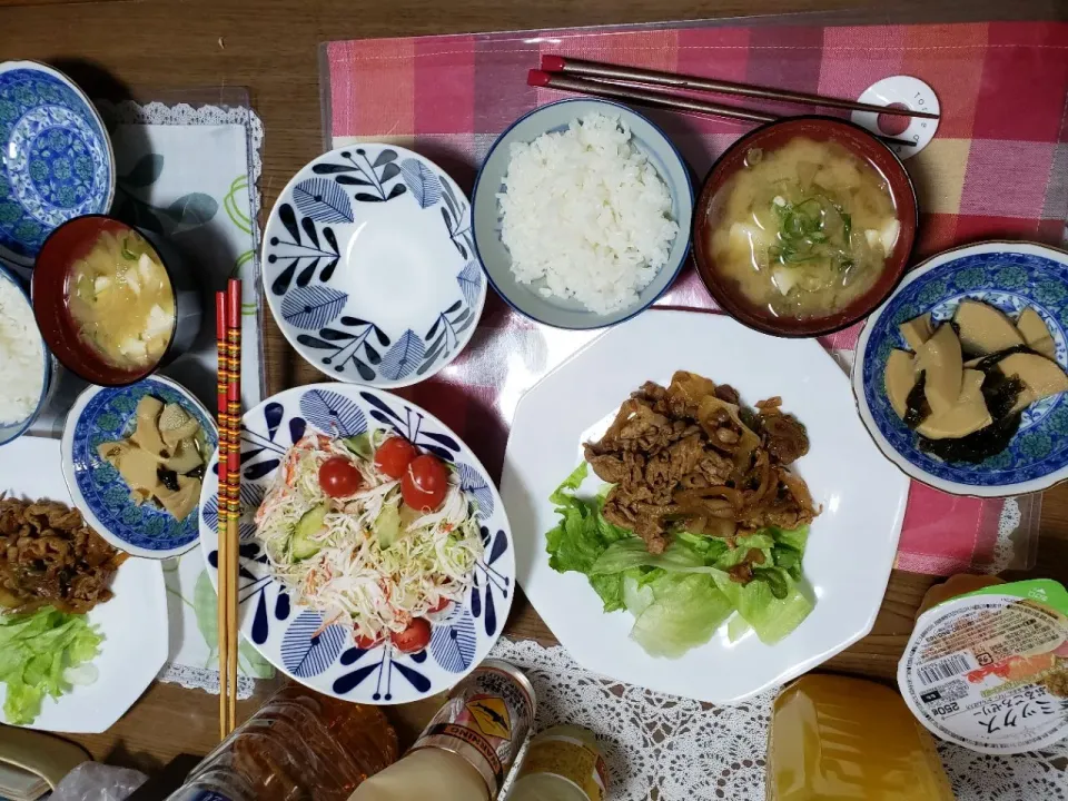 Snapdishの料理写真:写真がひっくり返って直りません💦
豚焼き肉
キャベツとカニかまのサラダ
タケノコとワカメの煮物
玉ねぎと豆腐の味噌汁
です|福島由美子さん