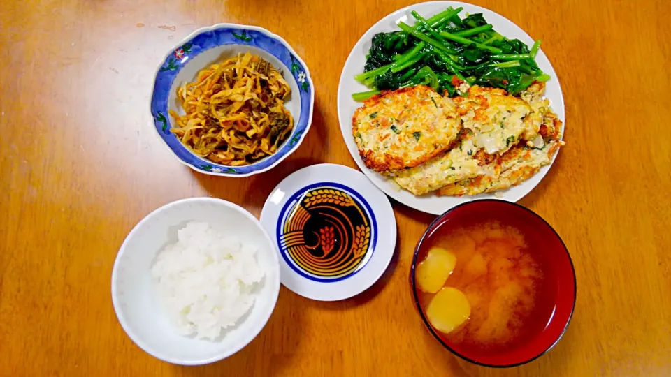 １２月２１日　豆腐とツナのおやき　ほうれん草の塩蒸し煮　パリパリネバネバ　お味噌汁|いもこ。さん