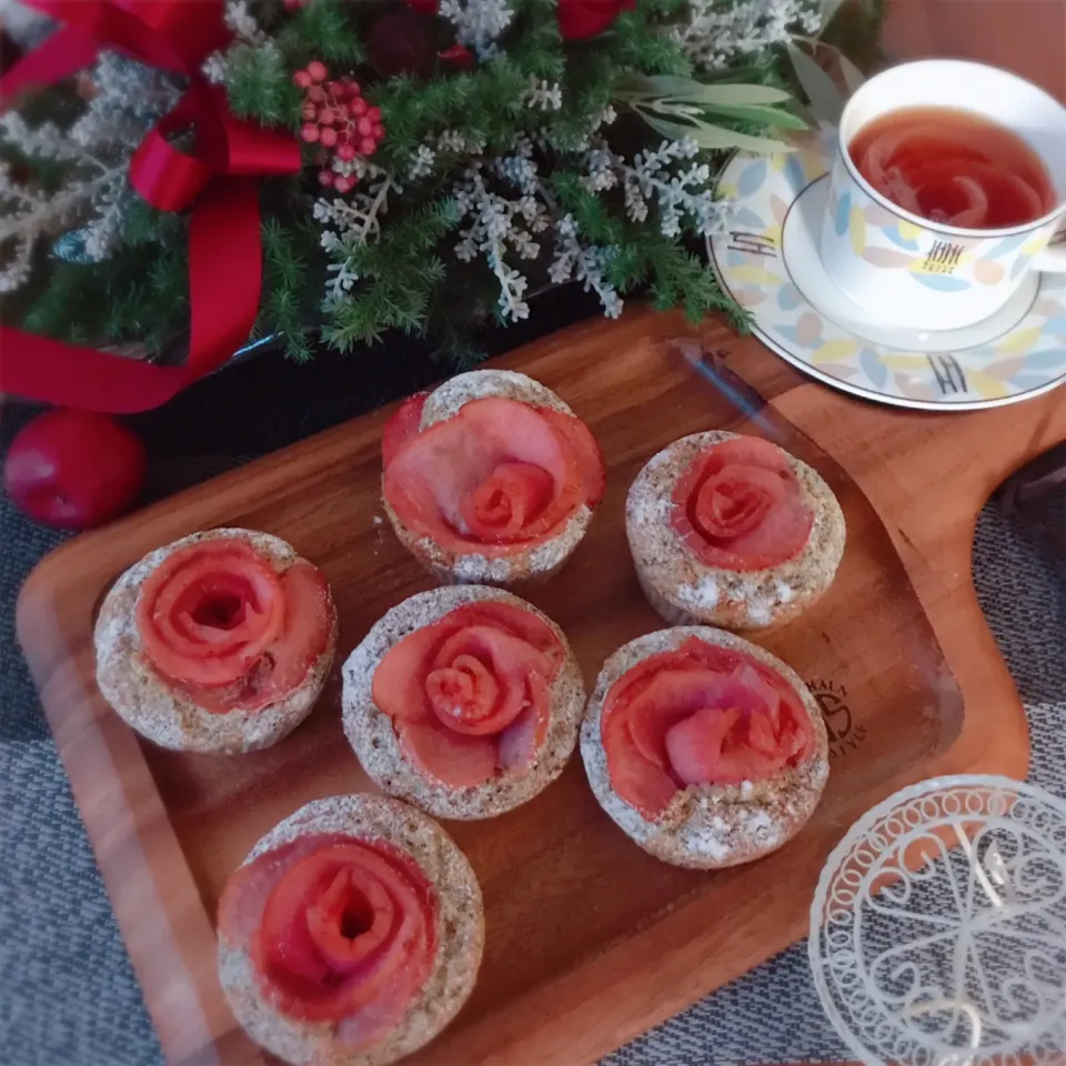 Snapdishの料理写真:紅茶とりんごのマフィン🍎💕|ばろんさん