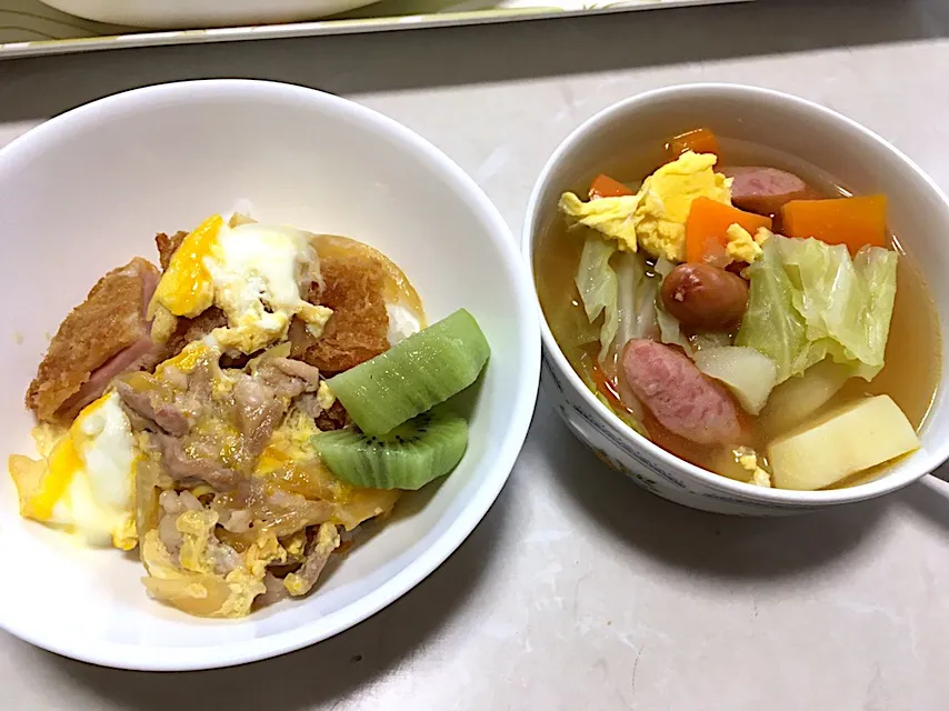 Snapdishの料理写真:親子丼と野菜スープ♫|あやとん♪さん