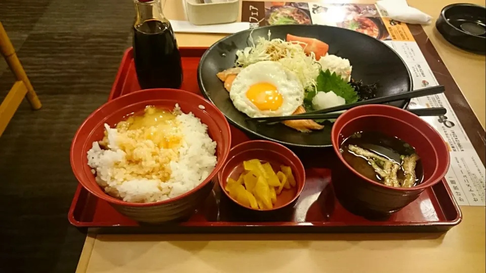 昨日と同じ場所の朝食🎵|ひろみさん