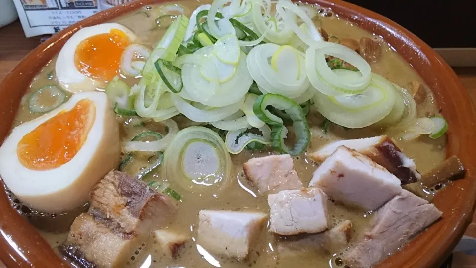 Snapdishの料理写真:長尾中華そば 東京神田店 の にぼ味噌ラーメン(縮れ麺、880円)＋当日初客で何かいろいろ ＠小川町、淡路町、神田18189|大脇さん