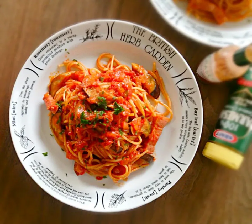 なすとベーコンのトマトソーススパゲティ|古尾谷りかこさん