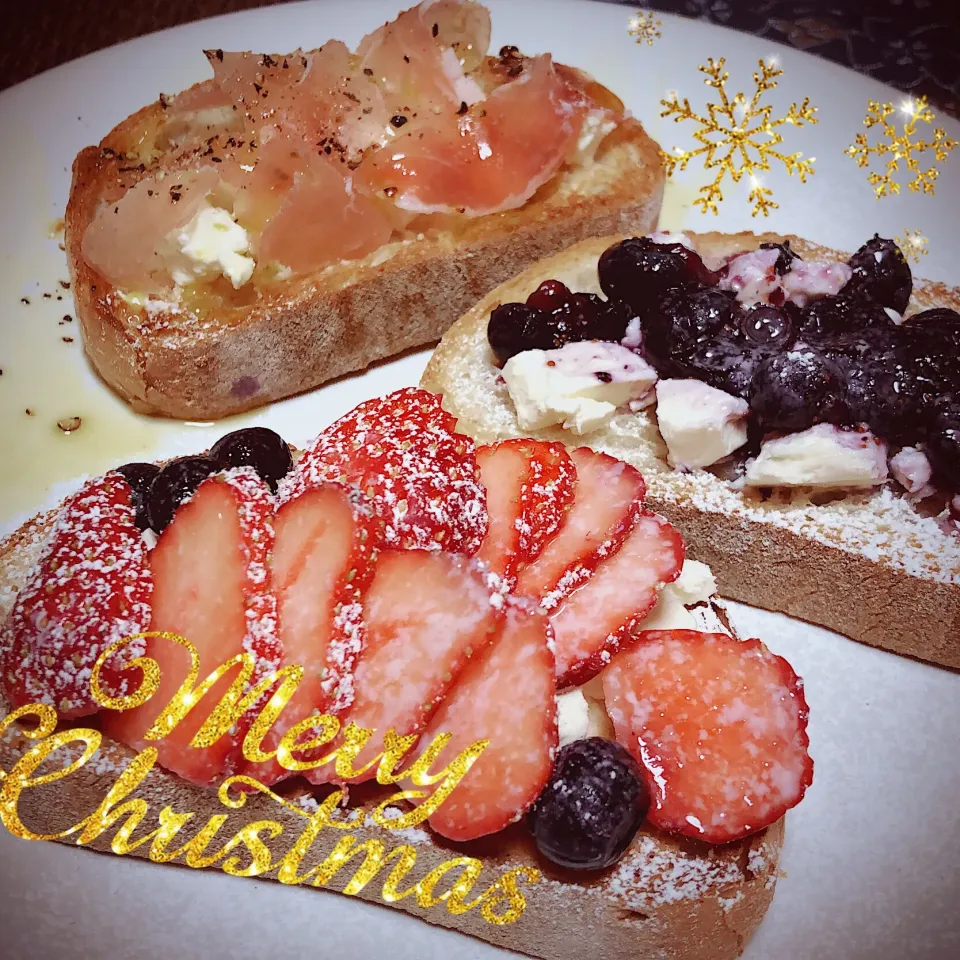 クリスマスに🎄おしゃれなオープンサンド

#クリスマス
#オープンサンド
#ルオーブン
#カンパーニュ
#クリームチーズ
#イチゴ
#ブルーベリー
#生ハム|ぴらこさん