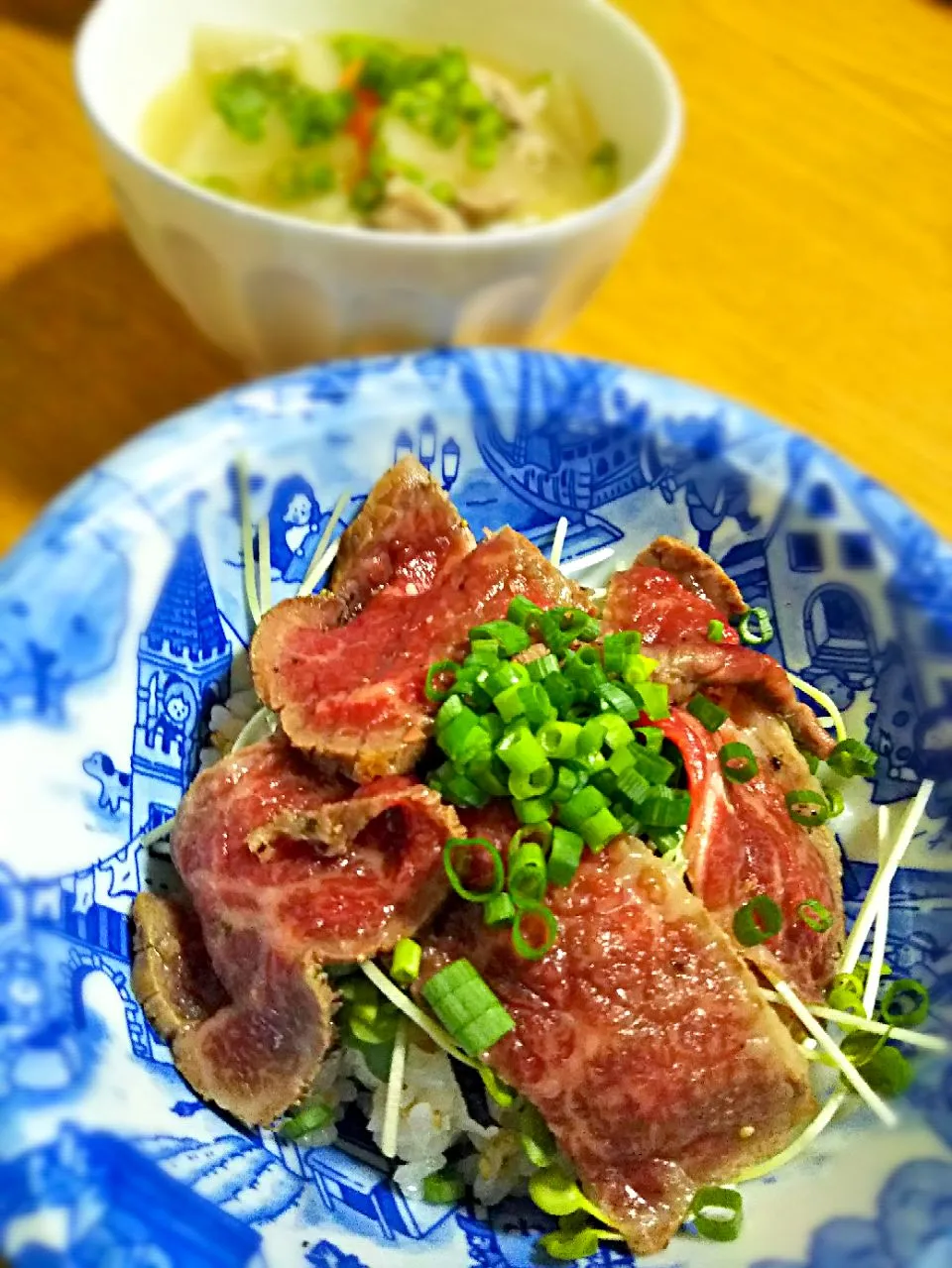 2日目はローストビーフ丼✨|まきごろうさん