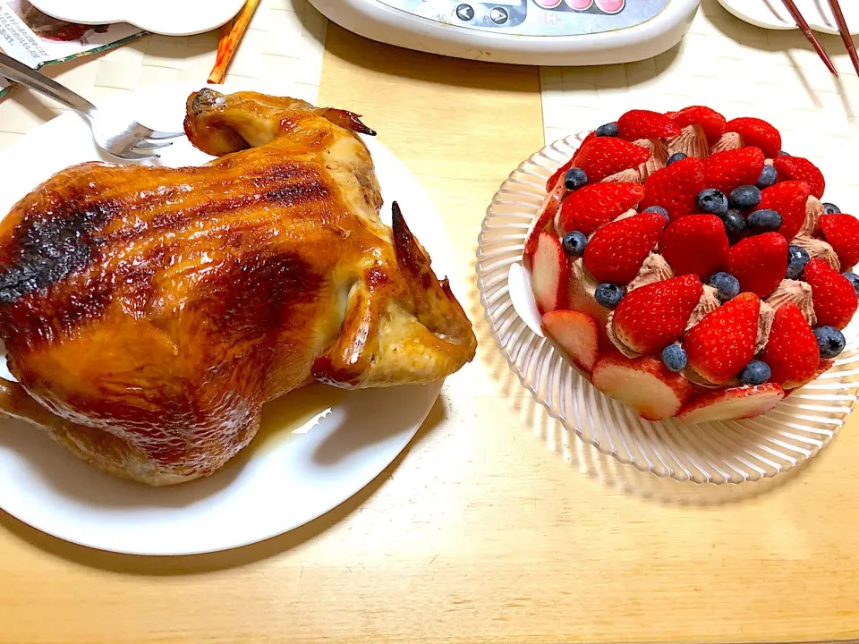 丸鶏のロースト&イチゴだらけのチョコレートケーキ🎄|yayaさん