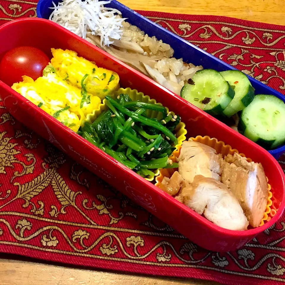 鶏ささみのにんにく醤油と、ほうれん草の胡麻和えと、玉子焼きと、舞茸ご飯弁当|もえさん