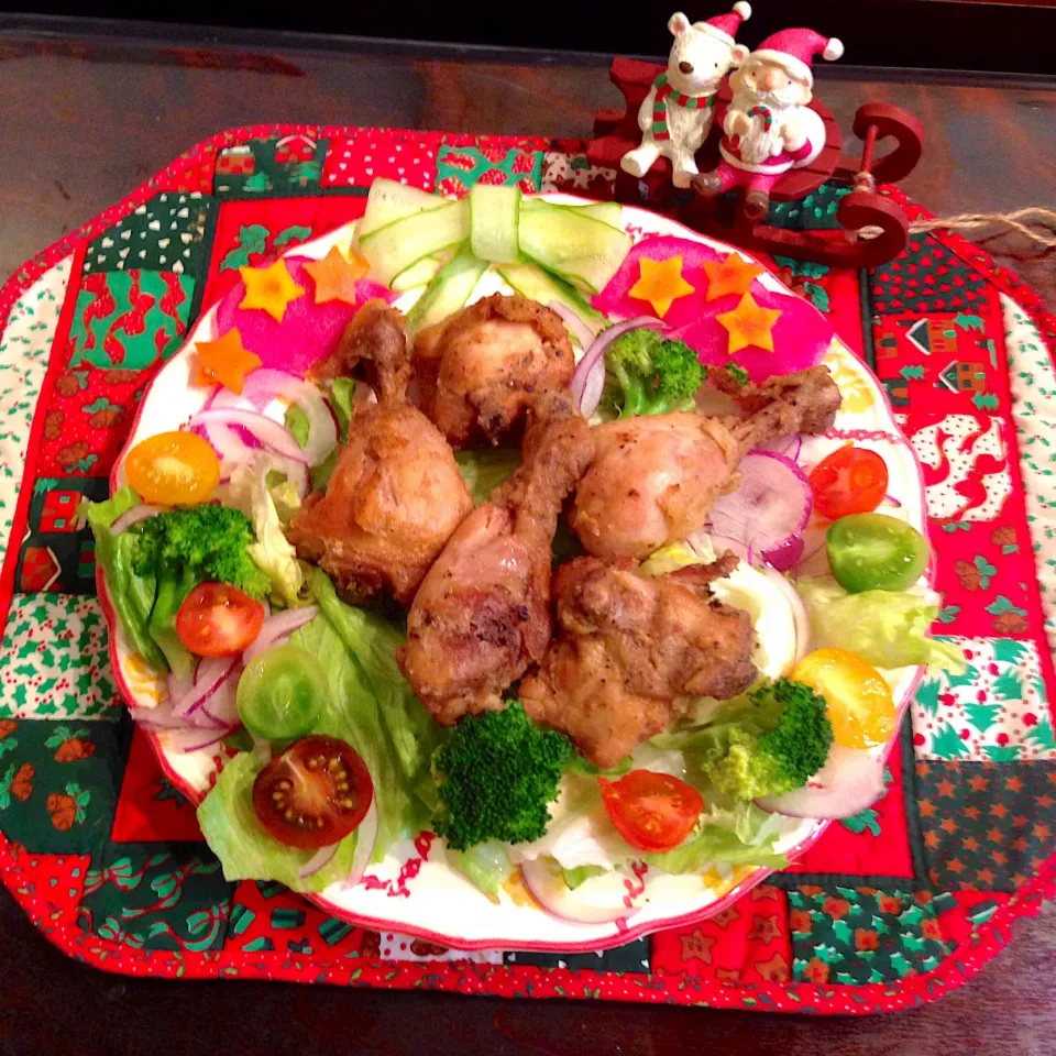 チキンとリースサラダ🍗🥗 #メリークリスマス  #クリスマス料理🎄|naonaomimichanさん