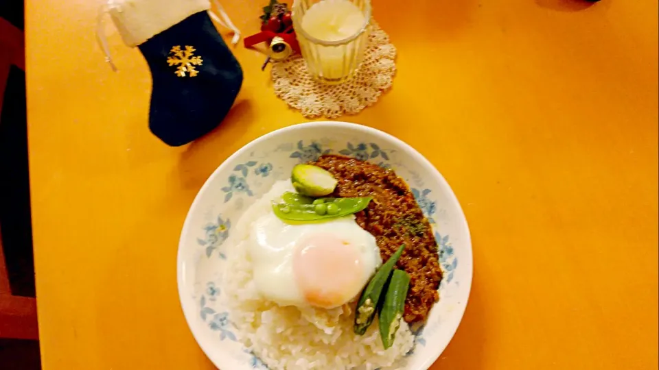 💕キーマカレー♡半熟目玉焼き＆温野菜のせ💕|yuiママさん