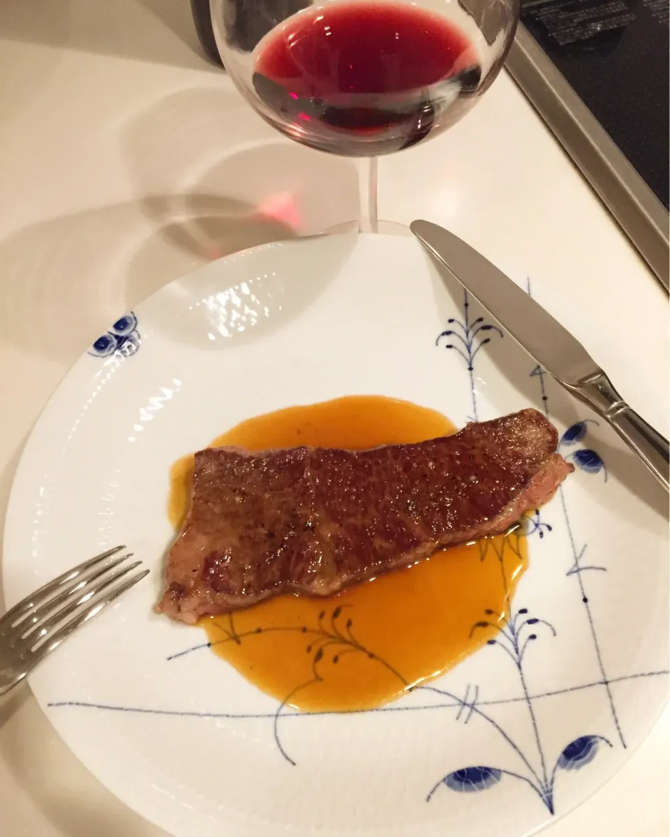 Snapdishの料理写真:ステーキ１枚#ひとりご飯#キッチン立ち飲み|コロ助さん