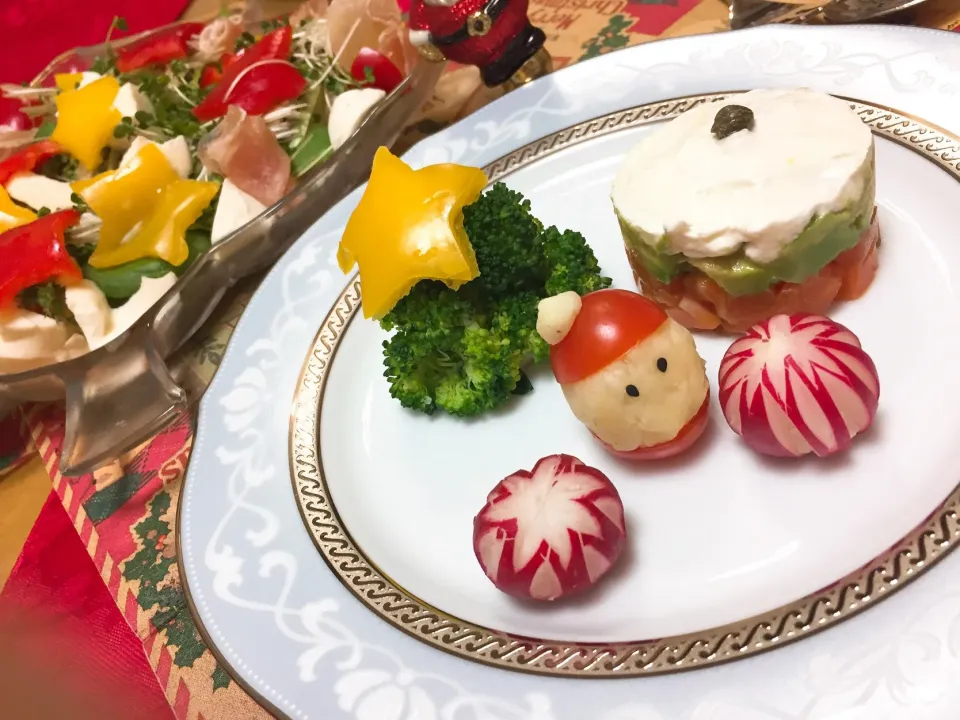 クリスマスパーティーの前菜に
アボカドとサーモンのタルタル|sana.ayaさん