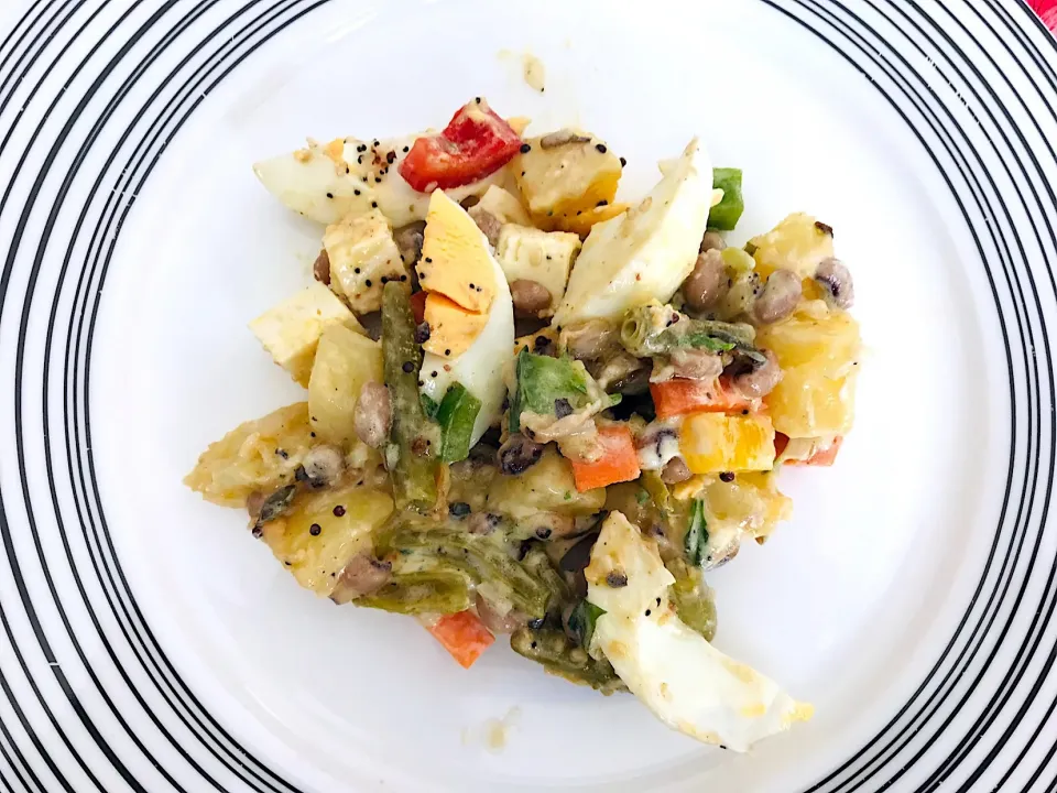 Black eyed bean, egg and potato salad|Sergio Lacuevaさん