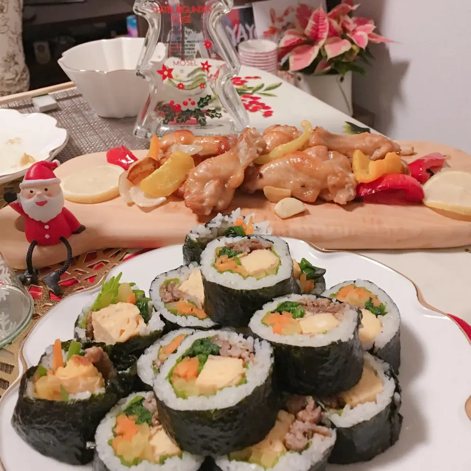 クリスマス会のお料理。手羽元ローストチキン、キンパ😋|YummyKさん