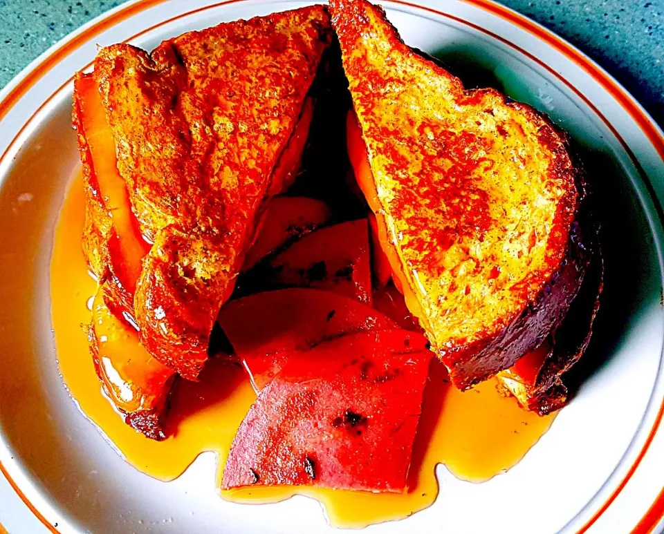 Cheddar Cheese Cinnamon French Toast with Fried Turkey Sausage  Covered in Sweet Syrup.|Juan Simmsさん