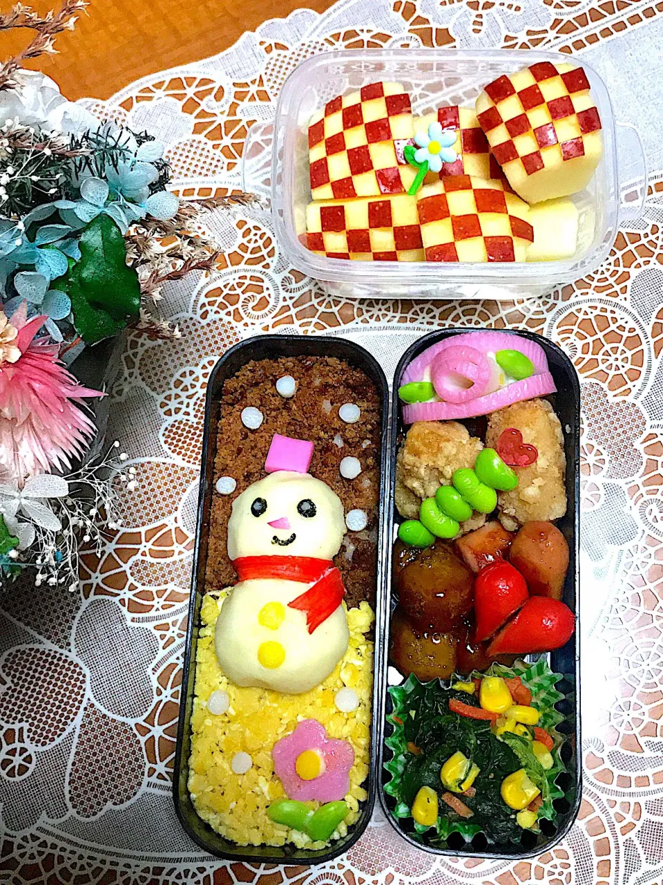 雪だるま弁当⛄️
雪がぼちぼち降りそうやねー❄️

 #中学生弁当  #娘弁当  #雪だるま弁当  #そぼろ弁当|makoさん