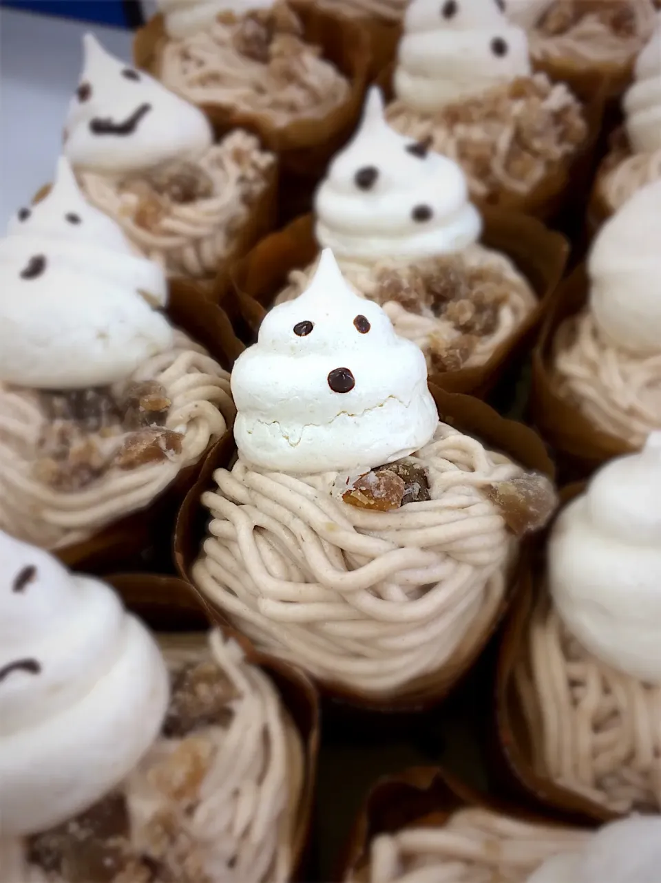 Snapdishの料理写真:Halloween ghost cupcake Mont Blanc|cheesyさん