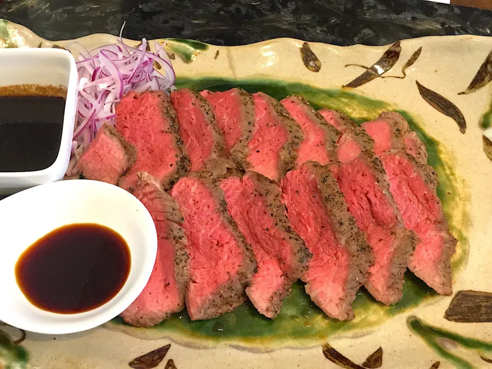 リブロース ステーキ🥩
わさび醤油とバルサミコとマスタードのソースで♪|かっぴーさん