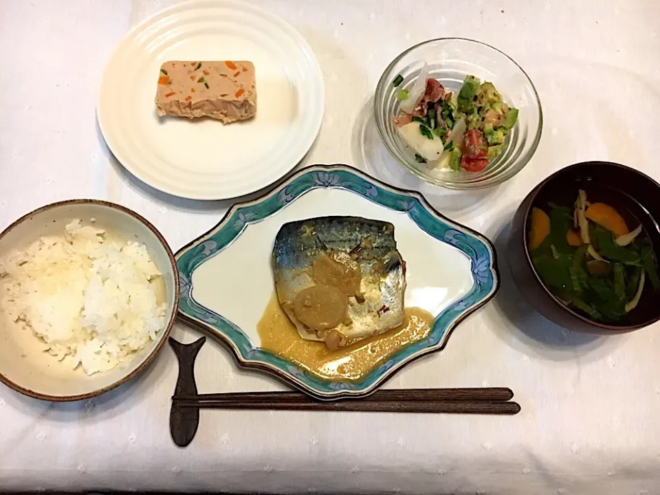 サバの味噌煮
シーチキンテリーヌ
サーモンとアボカドのタルタルサラダ
高菜のおつゆ|カドラさん