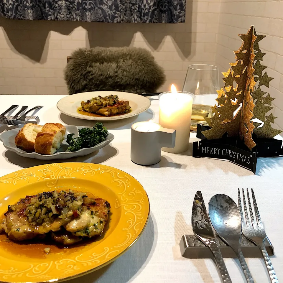 Snapdishの料理写真:ハーブが効いたスパイシーな鶏肉のオーブン焼き

 #クリスマスイブの夜にお家ディナー|Roooriさん