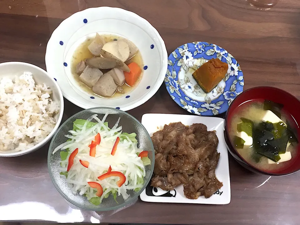 筑前煮 大根サラダ かぼちゃの煮物 豆腐とワカメの味噌汁 豚の生姜焼き|おさむん17さん