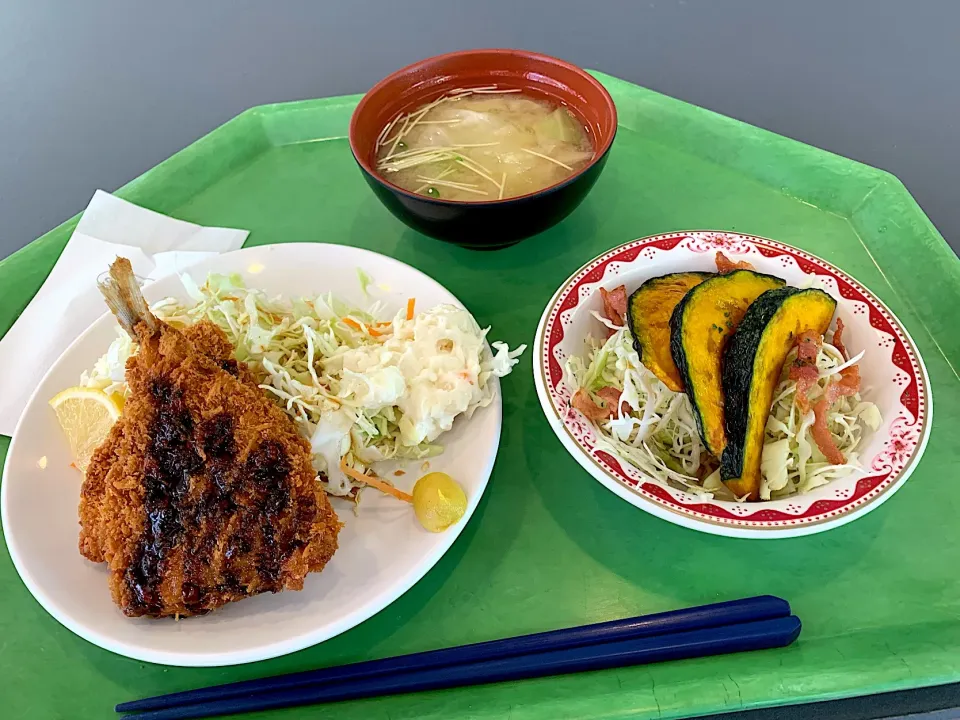 あじフライ、カボチャとベーコンのサラダ、味噌汁|Tadahiko Watanabeさん