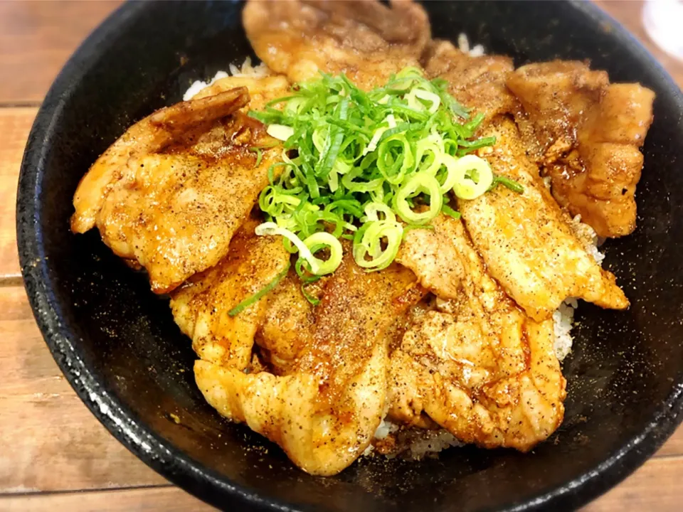 しびれ豚丼 ¥630|Blue Moon Caféさん