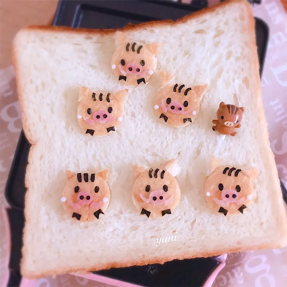 Snapdishの料理写真:ぼくたち  今から
   ホットサンド🥪に  なります😋|🌸yuni🌸さん