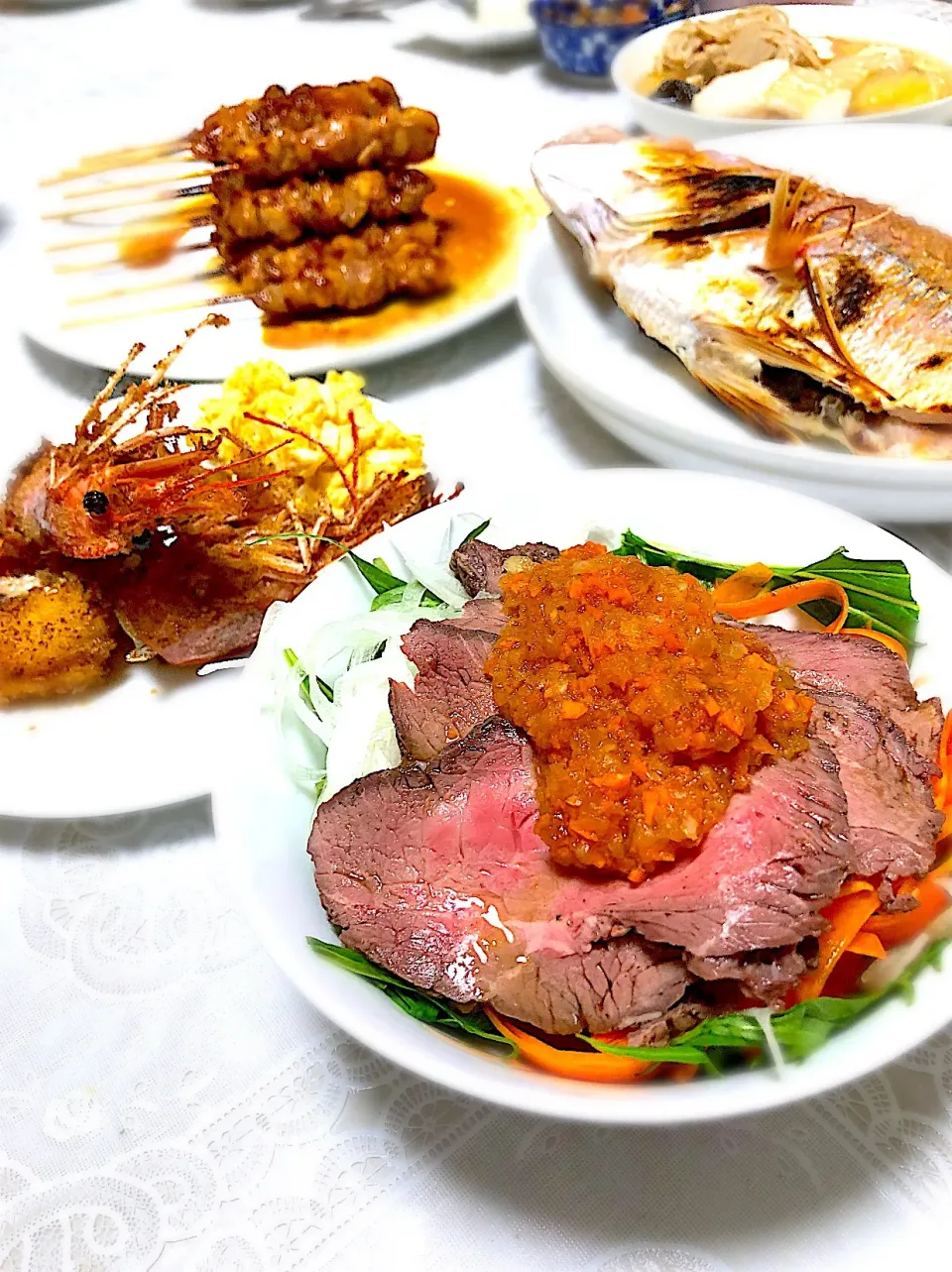 ローストビーフサラダ🥗
鯛の塩焼き、エビフライ🍤、寄せ鍋、焼き鳥で
クリスマス🎄|FKTMPさん