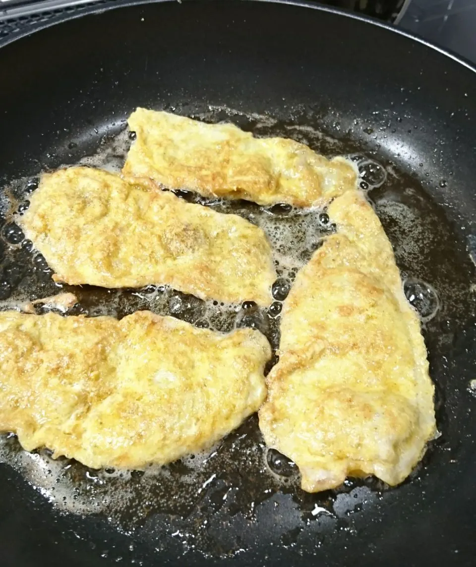 Snapdishの料理写真:カレー風味の豚肉のピカタ🐷|しまだ ちえこさん