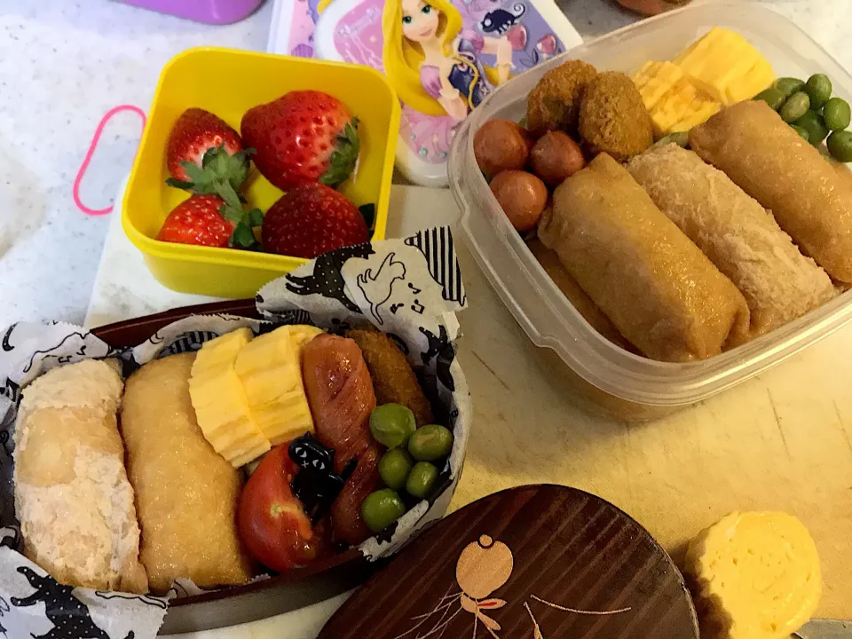 Snapdishの料理写真:今年最後の夫and娘弁当。今年もお仕事頑張ってくれてありがとう。娘は学校と学童頑張って通ってくれました。おかげでママはお仕事行けました。ありがとう。|おもちママさん