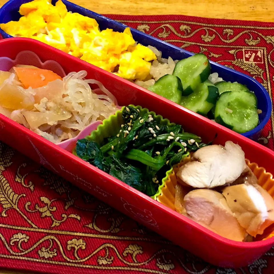 鶏ささみのにんにく醤油と、ほうれん草の胡麻和えと、肉じゃがと、玉子のせご飯|もえさん