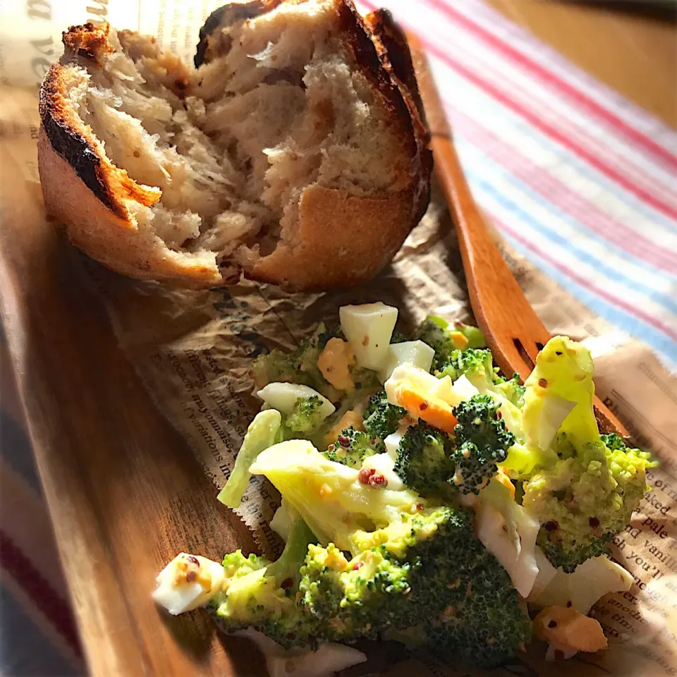 ル・オーブンとブロッコリーと卵のハニーマスタードサラダで朝ご飯🍯🥗😆|ららさん