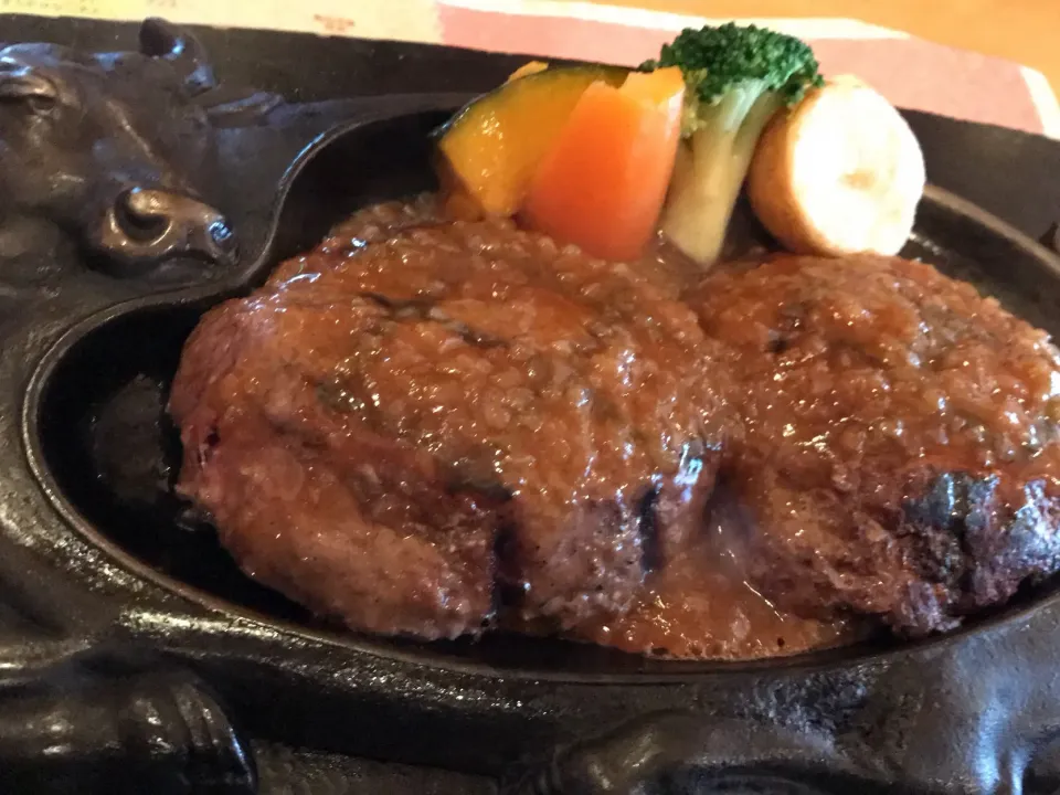 Snapdishの料理写真:げんこつハンバーグランチ🍖|まさとさん