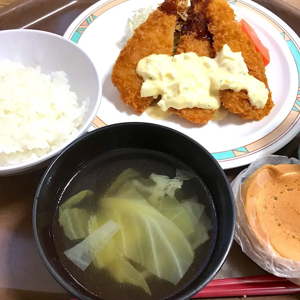 今日もデパートの社員食堂で定食
イカフライタルタル定食410円。|シュトママさん