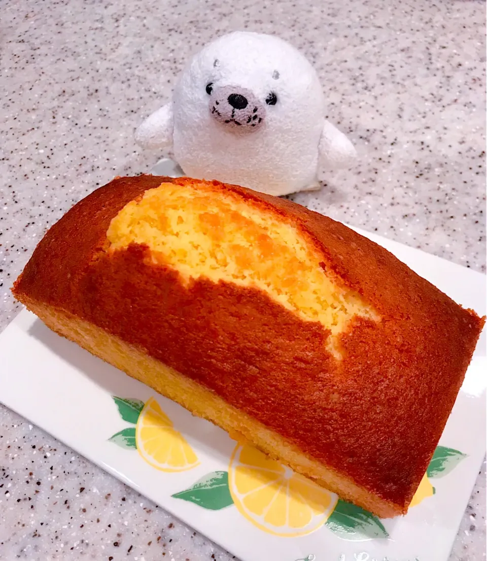 プレーンパウンド🧁🧡
実家にお土産用に🙆‍♀️*
お父さんからはシフォンケーキを
リクエストされてるから
それは明日つくろう🌷|おーやんさん