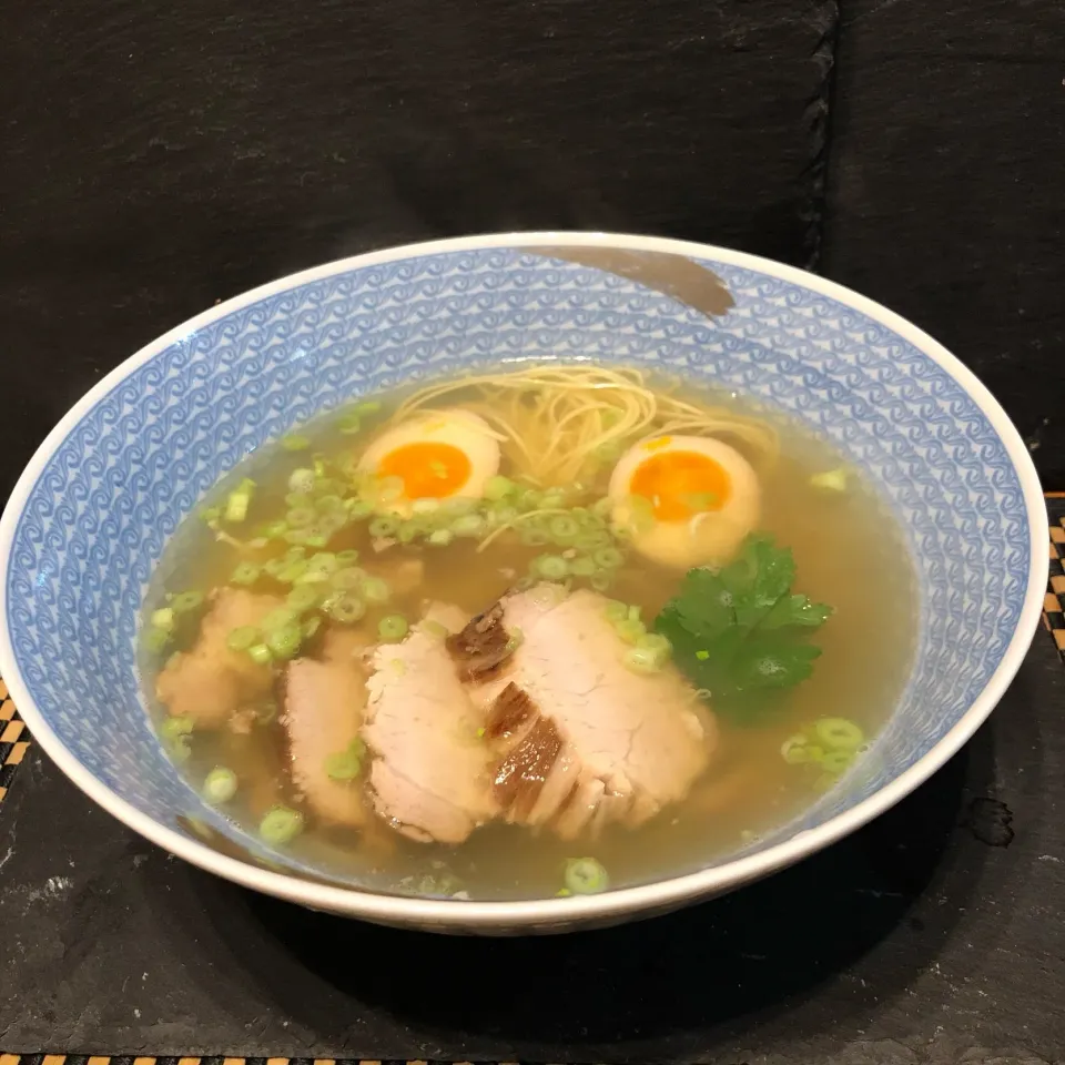 佐野未起の料理 炊飯器で鶏ガラ煮干しの塩ラーメンスープ 簡単調理でプロの味わい😋山椒が香る澄んだキレイなスープが仕上がります。#炊飯器で塩ラーメン|佐野未起さん