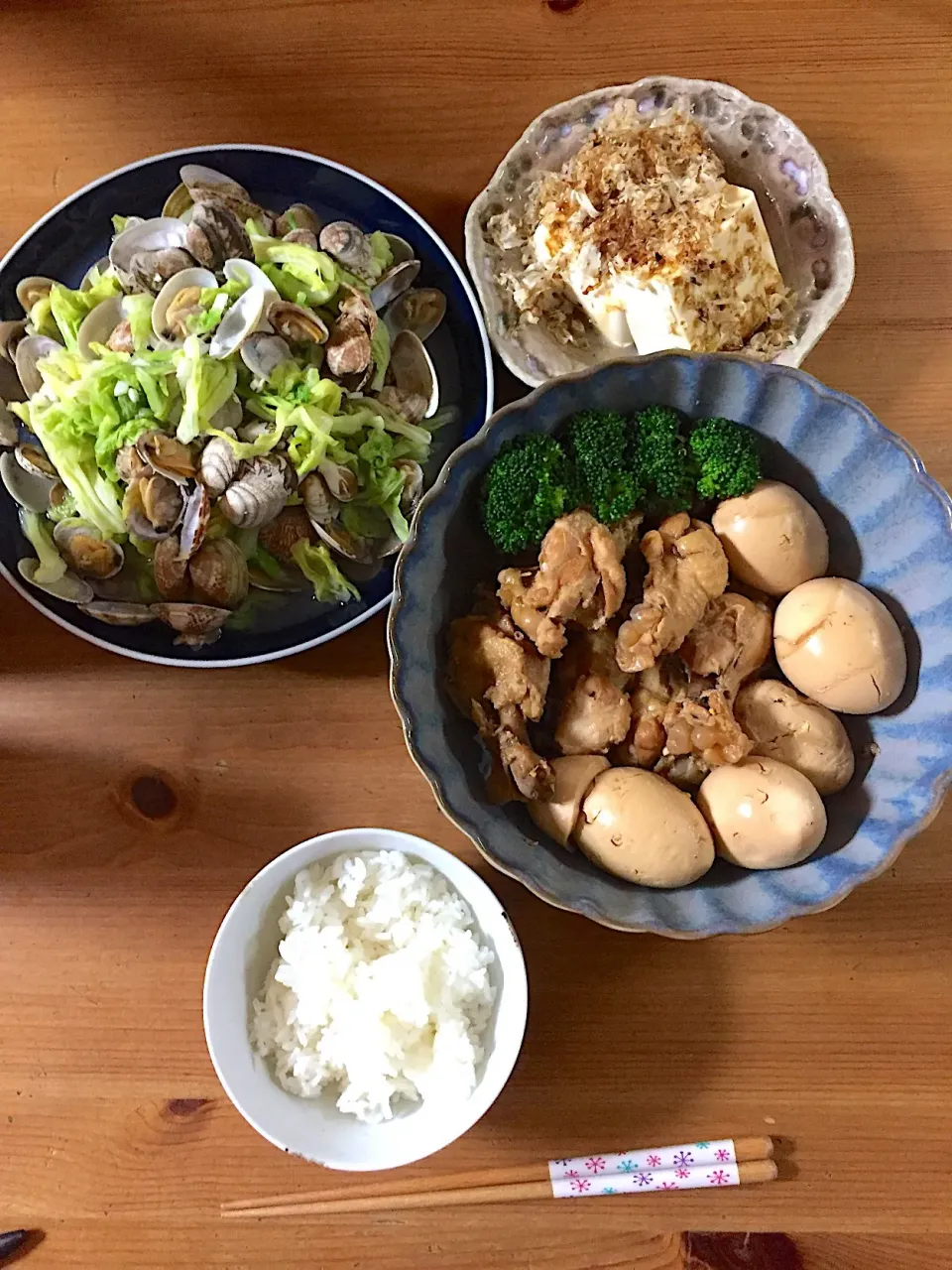 晩ごはん。鶏手元と卵のさっぱり煮、あさりとキャベツの酒蒸し。|みぽさん