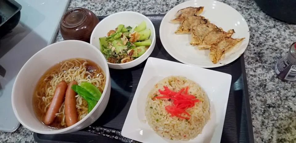 Snapdishの料理写真:冷蔵庫にあったもので
・醤油ラーメン
・炒飯
・チンゲン菜とクルミの中華炒め
・焼き餃子|あぁちゃんさん