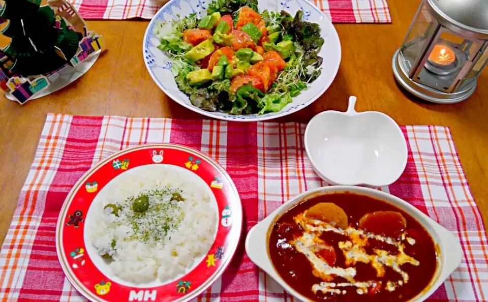 Snapdishの料理写真:１２月２４日　オリーブご飯　ビーフシチュー　トマトとアボカドのサラダ|いもこ。さん