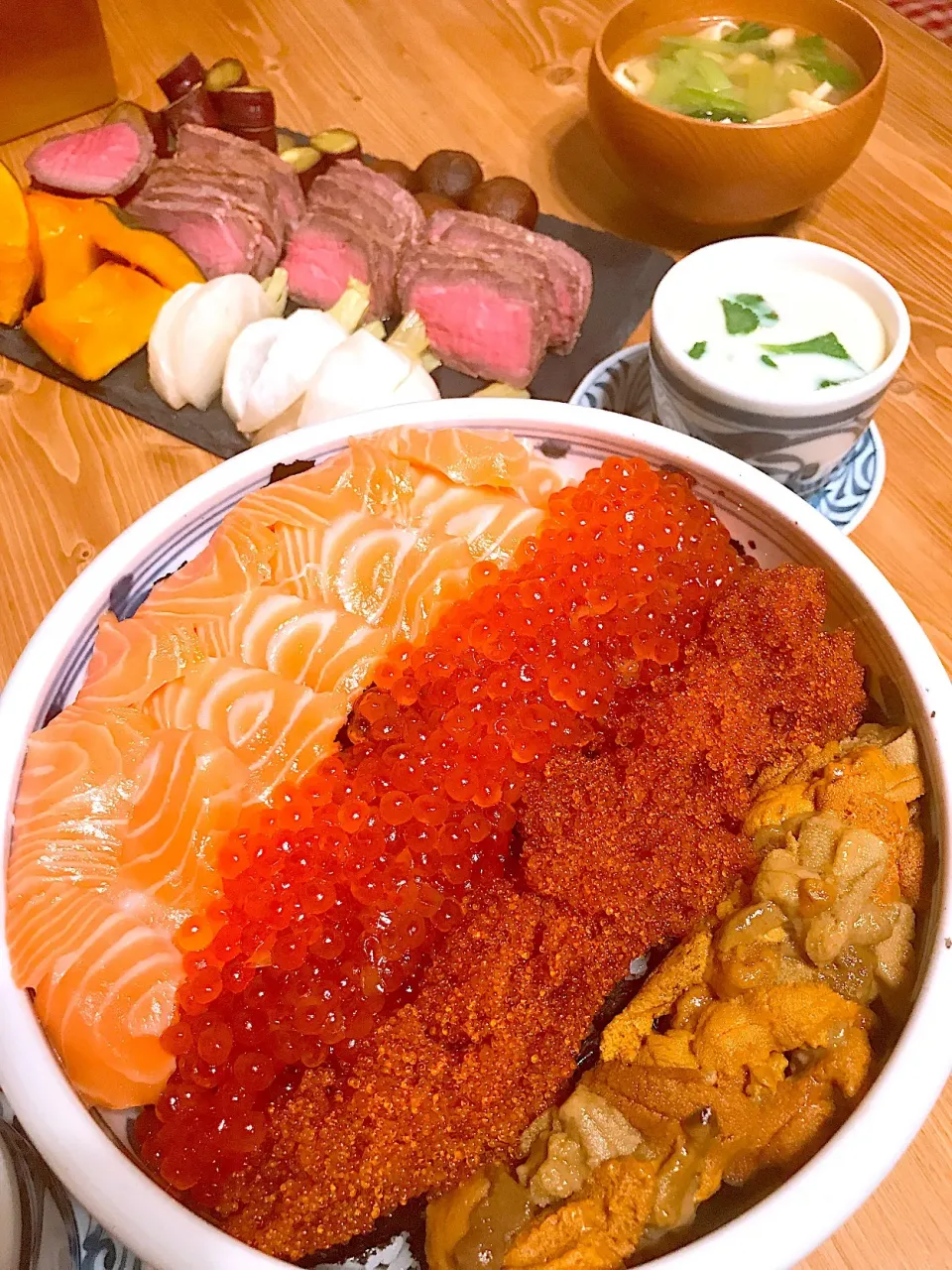 北の海鮮丼 ＆ ローストビーフ|ｌａｖｅｎｄｅｒｆ❜mさん