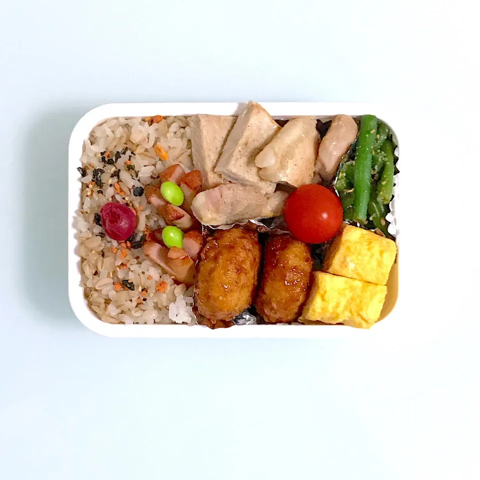 パパのお弁当(^^)今年最後のお弁当です。
良いお年をお迎えください(*^_^*)
 #お弁当  #麦ご飯  #冷凍食品|kakoさん