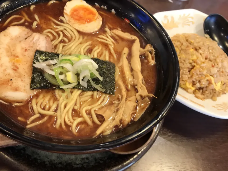 田ぶしラーメン（大盛り）・半チャーハン🍜|まさとさん