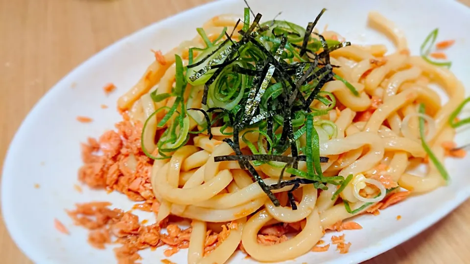 鮭バター醤油うどん|やっちさん