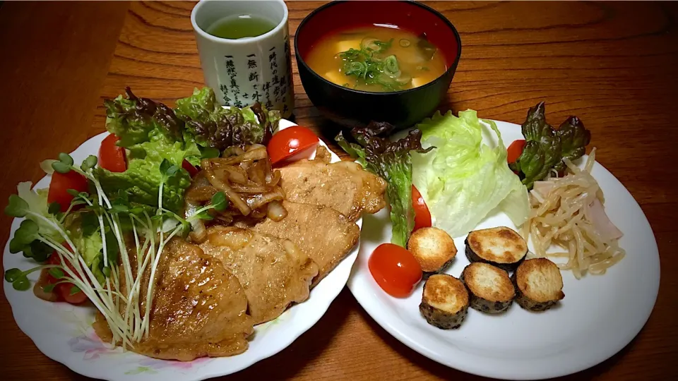 今日の実家での男飯(*･ω･)豚ロース焼肉&自然薯ステーキ&大根とワカメと豆腐の味噌汁...♪*ﾟ|ひーちゃんさん