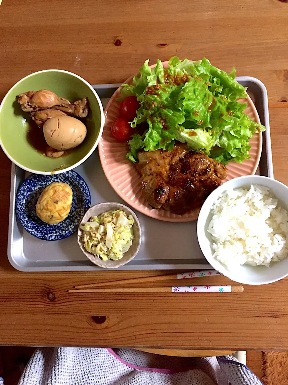 Snapdishの料理写真:晩ごはん。豚ロースのニンニク味噌焼き定食。|みぽさん