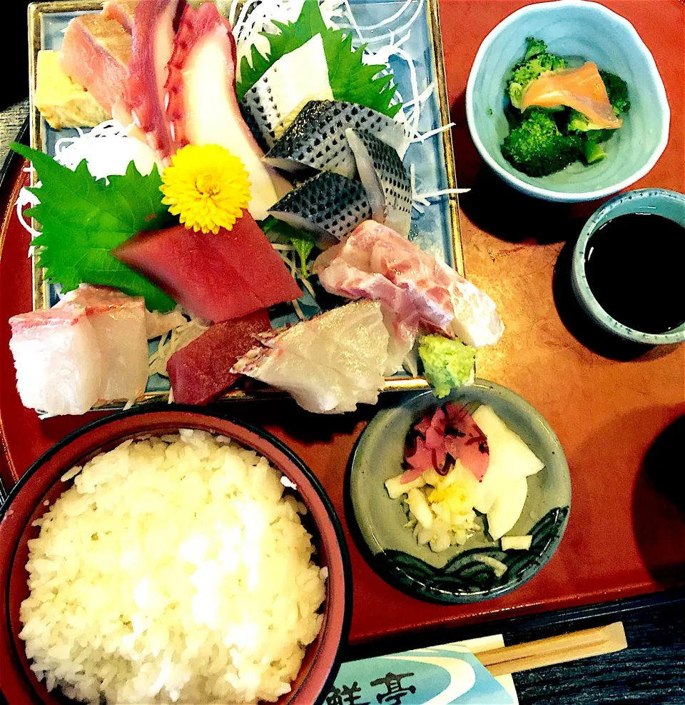 Snapdishの料理写真:刺身定食|yakinasuさん