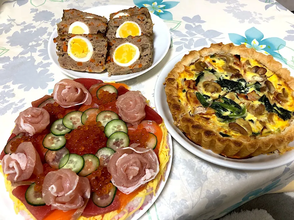 Snapdishの料理写真:ミートローフ、寿司ケーキ、キッシュ|シェイラさん