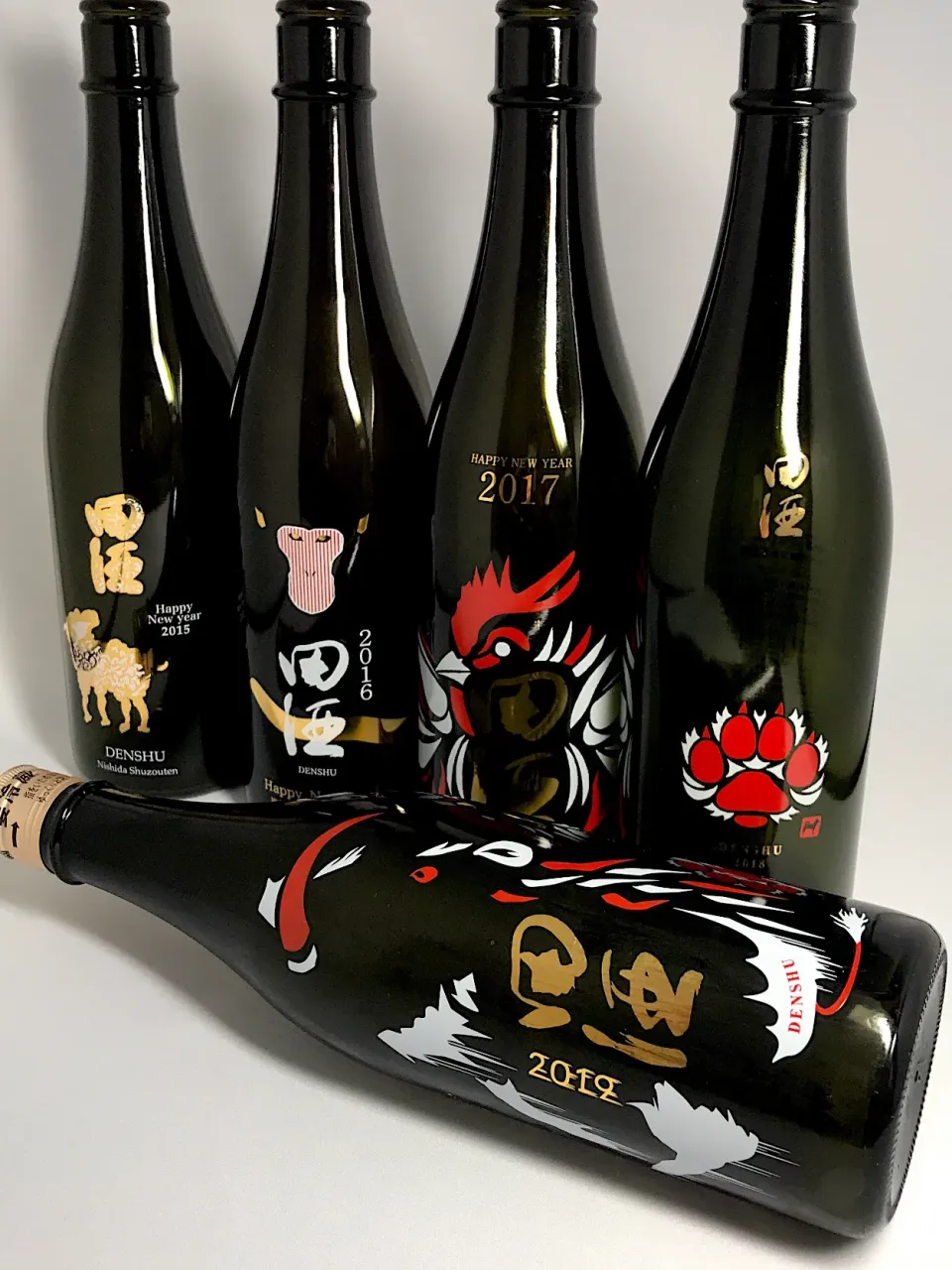 Snapdishの料理写真:田酒 純米吟醸 干支ボトル 2019 
ボトルを横に横にすると猪突猛進！走ってます🐗
#田酒 #田酒2019干支#亥#日本酒#干支|901さん