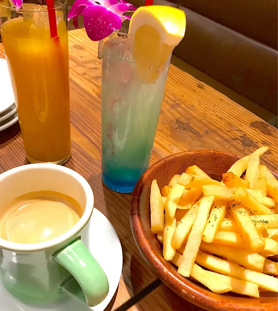 デパートでおせち料理販売途中の
喫茶店ハワイ風カフェで一休み|シュトママさん