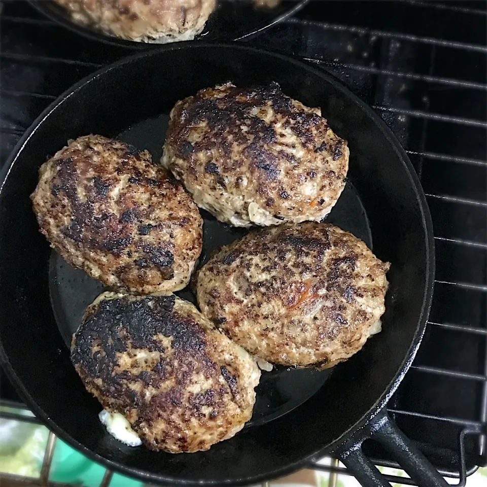 スキレット焼きハンバーグ|くろあおさん